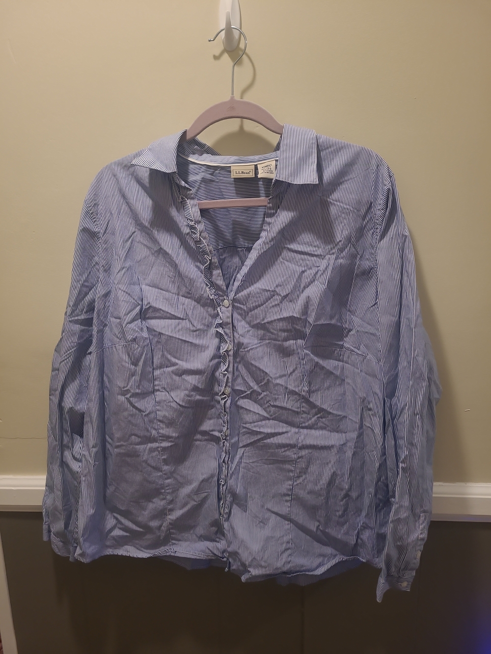 L. L. Bean Women’s Long Sleeve Button Up Oxford Shirt With Ruffle Size XL Deep V